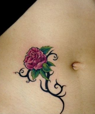 腹部玫瑰纹身